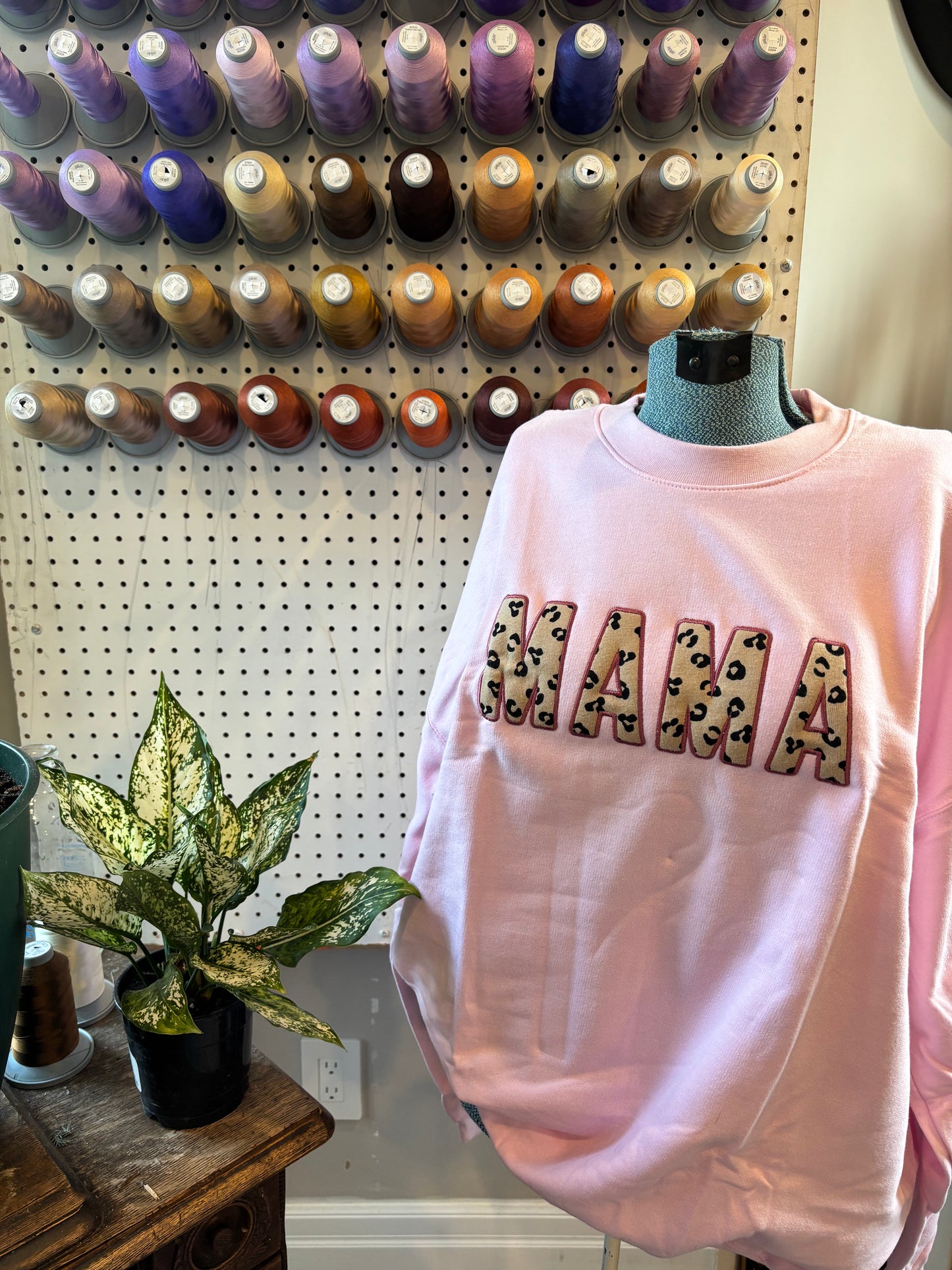 XL pink mama appliqué crew